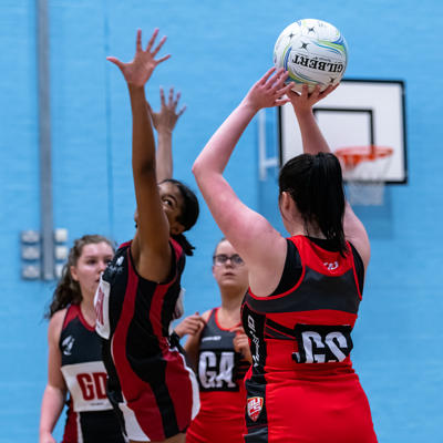 Goal shooter for Staffs makes an attempt for the point 